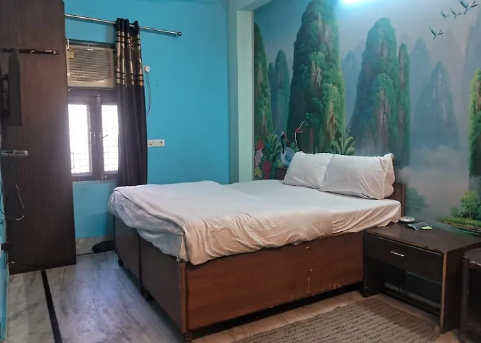 Hotel Green High - Near Laxmi Nagar Metro