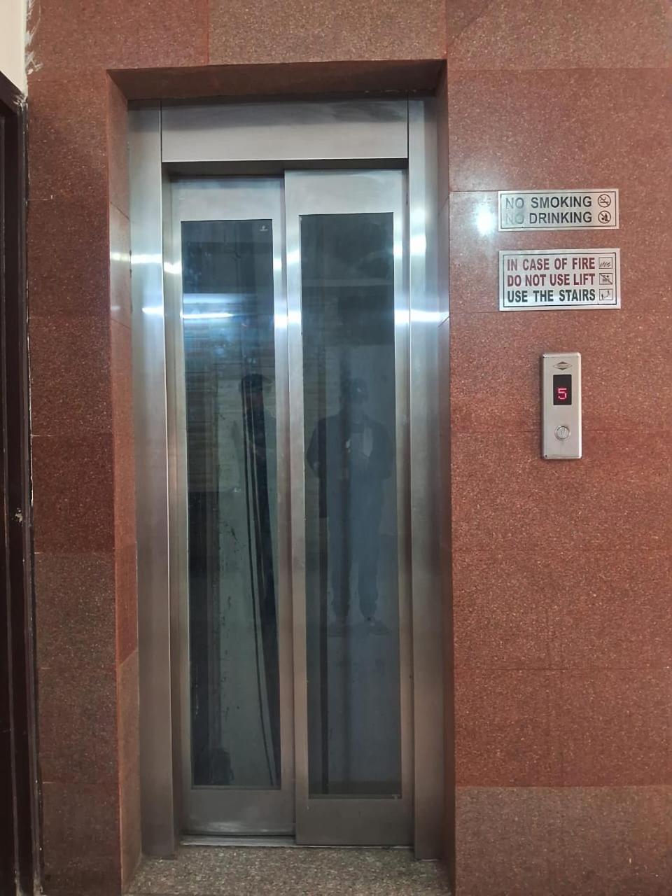 High - Near Laxmi Nagar Metro 3* New Delhi