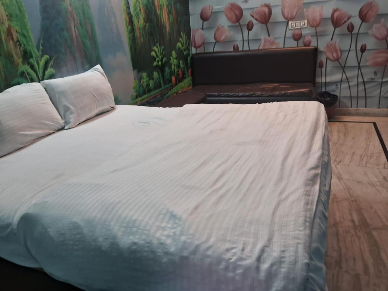 Hotel High - Near Laxmi Nagar Metro
